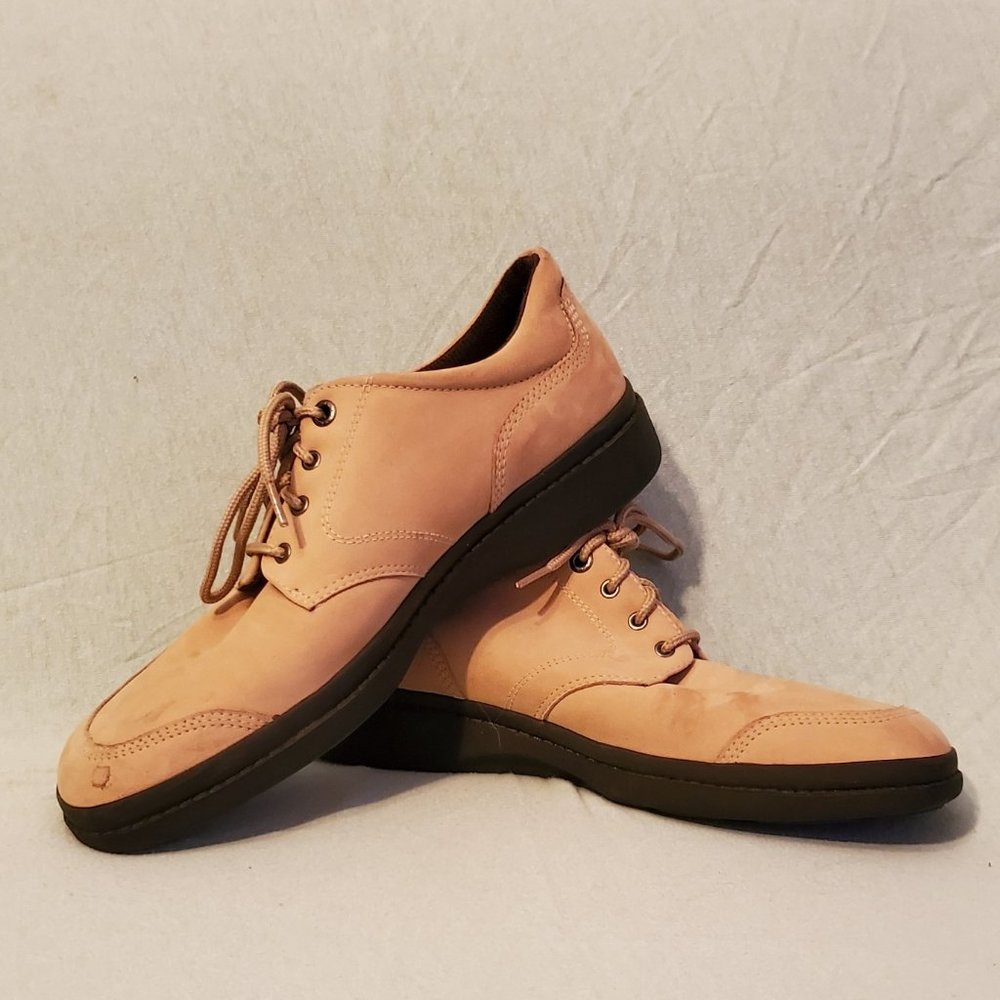Easy Spirit Tan Oxfords